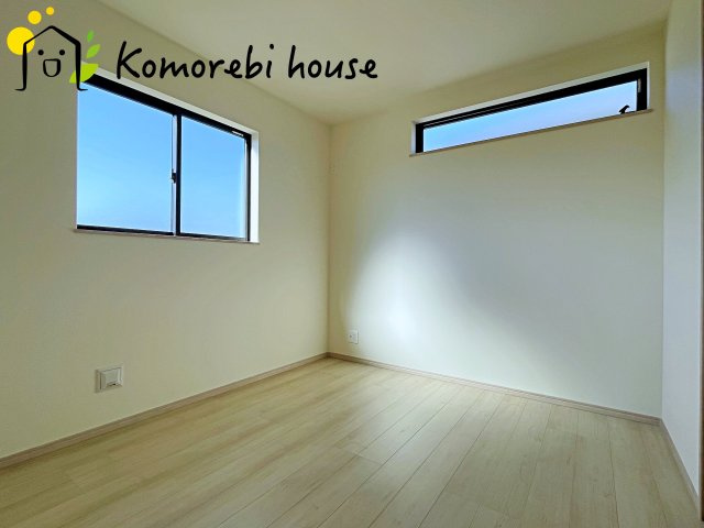 さいたま市北区吉野町2丁目217番　新築一戸建て　Dの子供部屋|自然光が心地よく入る子ども部屋は、学習・遊び・睡眠をしっかり支える快適環境。シンプル設計でレイアウトも変えやすく、成長に合わせて長く使える利便性の高い一室です。