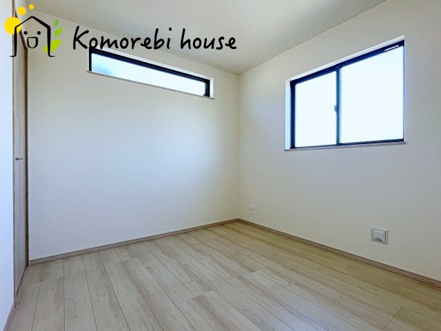 さいたま市北区吉野町2丁目217番　新築一戸建て　Dの洋室|最近の新築住宅は窓まわりの性能が大きく進化しています。複層ガラスに、樹脂とアルミを組み合わせた断熱性の高いハイブリッドサッシを採用。