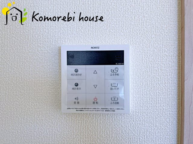 さいたま市北区吉野町2丁目217番　新築一戸建て　Dの設備|ワンタッチで湯張りや追い焚きができる給湯スイッチ。夕飯の支度をしながら、同時進行でお風呂の準備ができる効率の良い生活動線が魅力です。