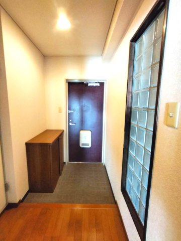 リーグレック元町の玄関