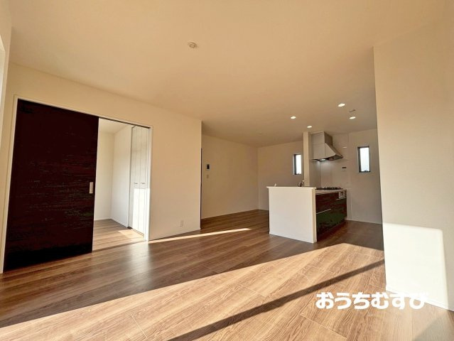 春日井市神屋町玉畑(全4棟)の居間・リビング