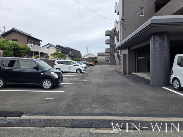 ユトリロ牧野の駐車場