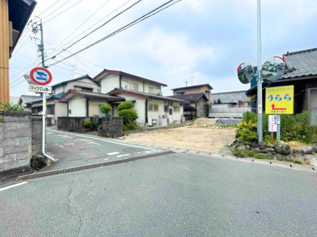 鈴鹿市国府町の前面道路含む現地写真