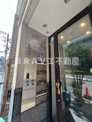仁商建物　BRAVI不動産のエントランス