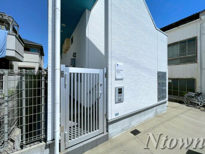 【エントランス】 | pavillonhonnêtebiwajima | 落ち着いたエントランスです