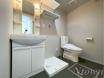 【洗面所】 | pavillonhonnêtebiwajima | 広い洗面スペース