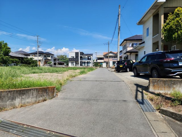 高崎市藤塚町売土地  C号地の前面道路含む現地写真