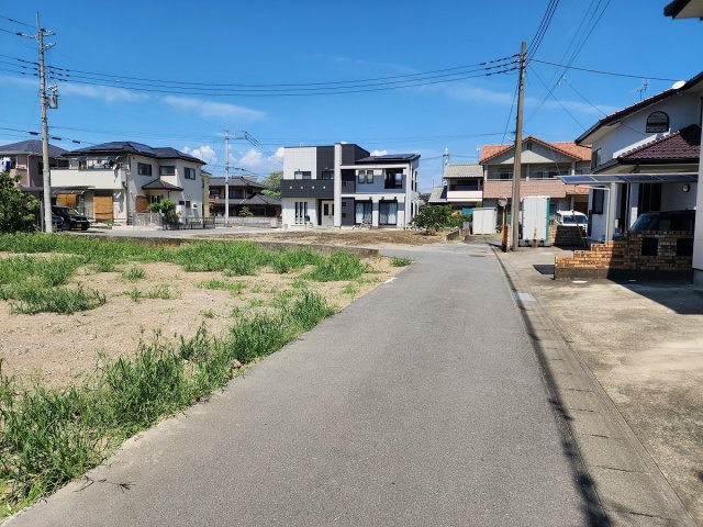 高崎市藤塚町売土地  C号地の前面道路含む現地写真