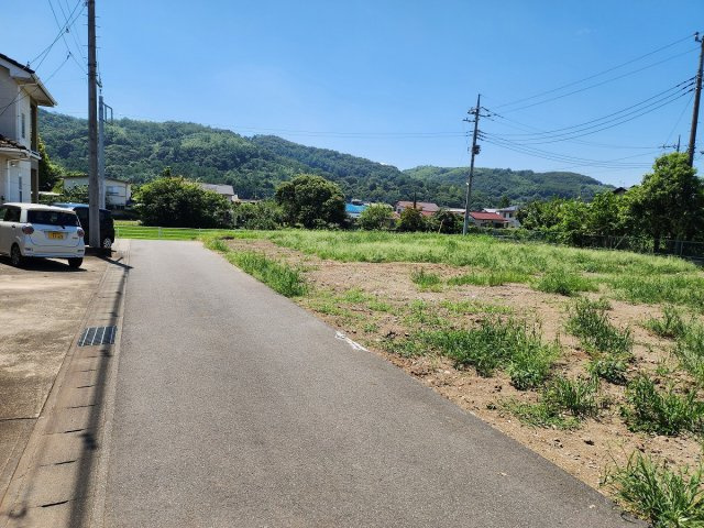 高崎市藤塚町売土地  C号地の前面道路含む現地写真