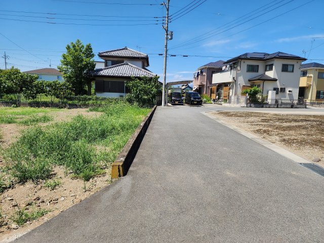 高崎市藤塚町売土地  C号地の前面道路含む現地写真