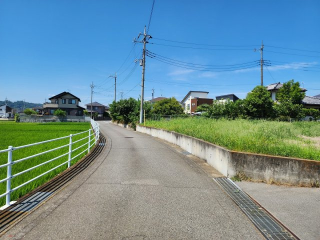 高崎市藤塚町売土地  C号地の前面道路含む現地写真