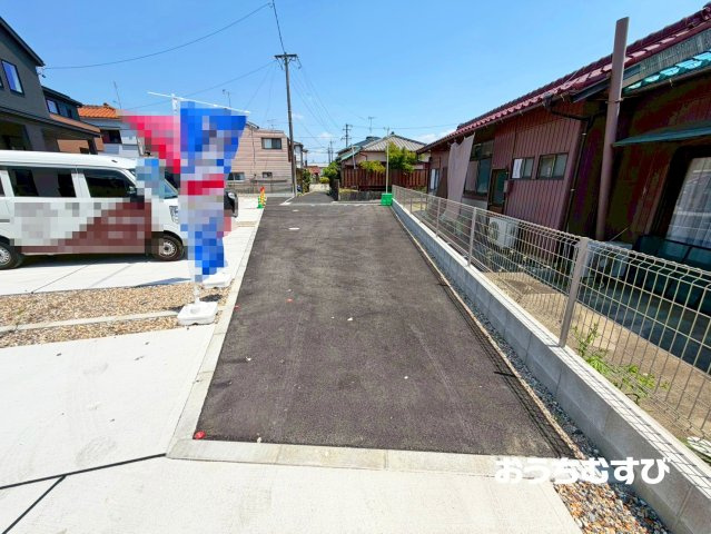 春日井市上田楽町第1期(全4棟)の前面道路含む現地写真