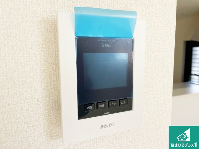 近江八幡市音羽町　新築一戸建ての防犯設備|カラーモニターインターホン！声だけでなく来訪者の姿や顔がモニターで確認できるので、小さなお子様がいらっしゃるご家庭でも安心できます！