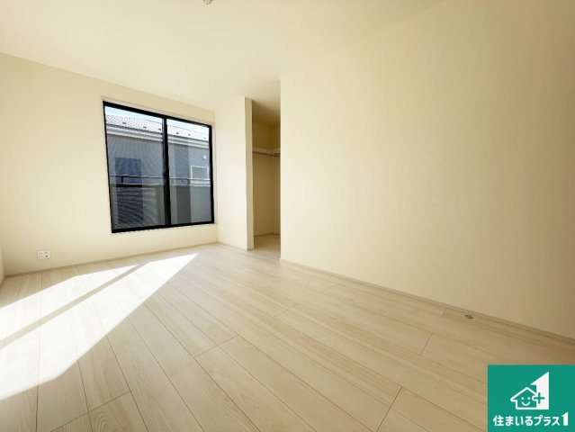 近江八幡市音羽町　新築一戸建ての洋室|シンプルな洋室は、自分好みのインテリアが楽しめます♪ご家族とインテリアや家具を選びに行くのは新築購入時の醍醐味の一つです。ぜひお楽しみください♪