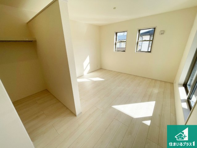 近江八幡市音羽町　新築一戸建ての洋室|シンプルな洋室は、自分好みのインテリアが楽しめます♪ご家族とインテリアや家具を選びに行くのは新築購入時の醍醐味の一つです。ぜひお楽しみください♪