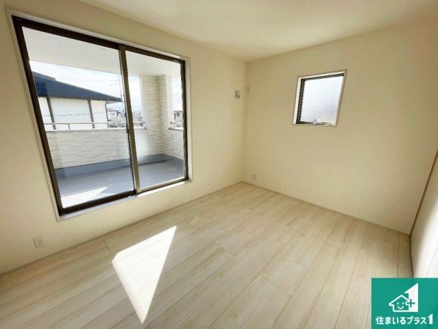 近江八幡市音羽町　新築一戸建ての洋室|シンプルな洋室は、自分好みのインテリアが楽しめます♪ご家族とインテリアや家具を選びに行くのは新築購入時の醍醐味の一つです。ぜひお楽しみください♪