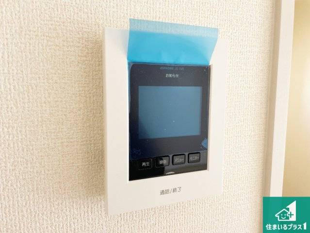 近江八幡市音羽町　新築一戸建ての防犯設備|カラーモニターインターホン！声だけでなく来訪者の姿や顔がモニターで確認できるので、小さなお子様がいらっしゃるご家庭でも安心できます！