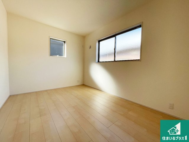 近江八幡市音羽町　新築一戸建ての洋室|シンプルな洋室は、自分好みのインテリアが楽しめます♪ご家族とインテリアや家具を選びに行くのは新築購入時の醍醐味の一つです。ぜひお楽しみください♪