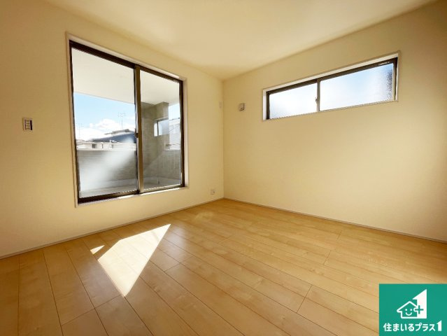 近江八幡市音羽町　新築一戸建ての洋室|シンプルな洋室は、自分好みのインテリアが楽しめます♪ご家族とインテリアや家具を選びに行くのは新築購入時の醍醐味の一つです。ぜひお楽しみください♪