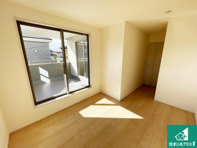 近江八幡市音羽町　新築一戸建ての洋室|シンプルな洋室は、自分好みのインテリアが楽しめます♪ご家族とインテリアや家具を選びに行くのは新築購入時の醍醐味の一つです。ぜひお楽しみください♪