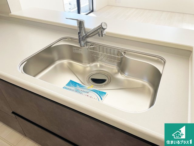 近江八幡市音羽町　新築一戸建ての設備|広々としたシンクで食器洗いも楽々！