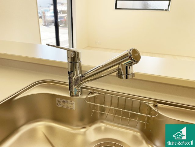 近江八幡市音羽町　新築一戸建ての設備|浄水器を内蔵！炊飯時、お茶を作る時に安心してお水を使えます！お湯と冷水、浄水と原水、シャワーの切替えもワンタッチです！