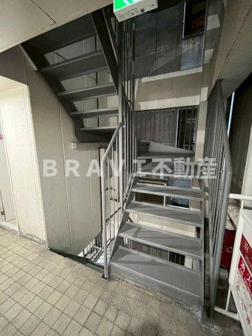 南久宝寺ビル　BRAVI不動産のエントランス