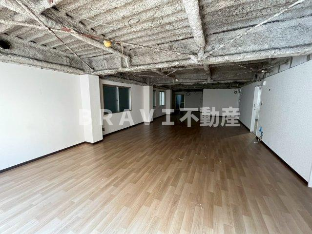 南久宝寺ビル　BRAVI不動産の内装