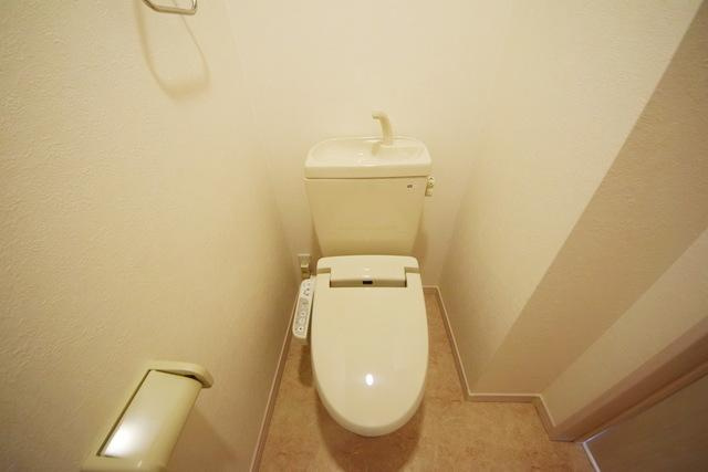 狛江市岩戸南３丁目のアパートのトイレ