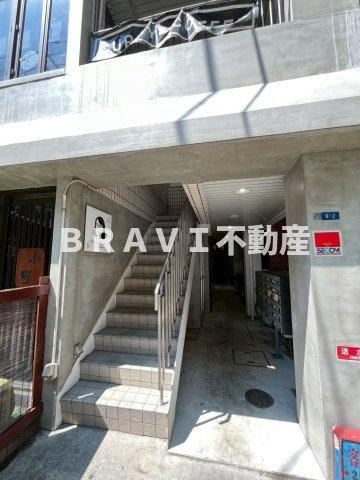 南久宝寺ビル　BRAVI不動産のエントランス