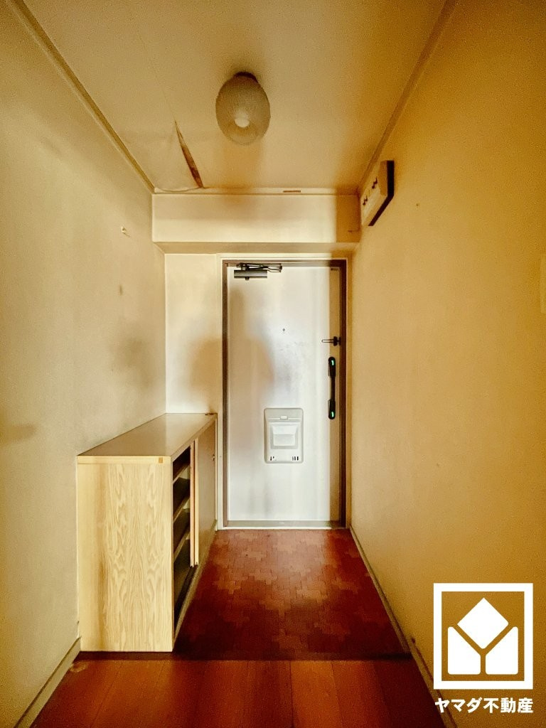 深草サニーハイツの玄関