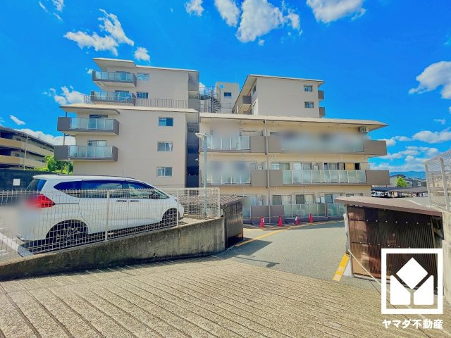 深草サニーハイツの外観