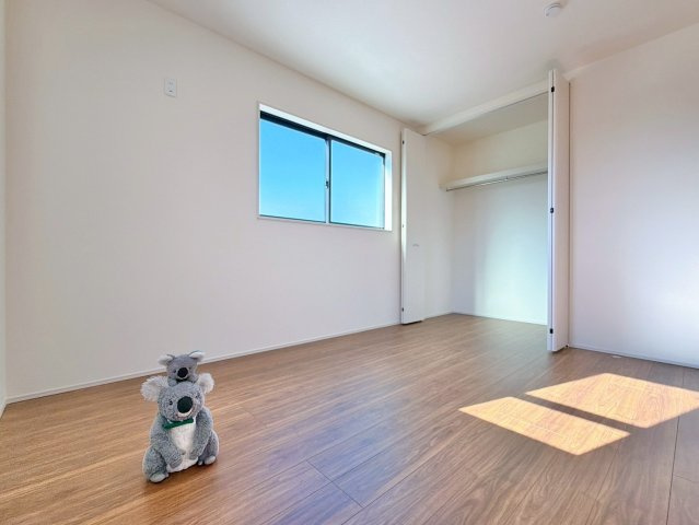 【洋室】 | 渋川市行幸田　新築住宅 | さまざまにカスタマイズしていただけるシンプルなデザインの内装。ご自身で素敵な空間を創り上げられます。