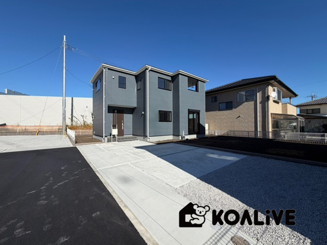 【前面道路含む現地写真】 | 渋川市行幸田　新築住宅 | 完成済み！いつでも新生活を始めることができます。
開放感あるLDK！
陽当り、風通しも良い暖かな住まいです。
KOALIVE （コアライブ）【0120-919-727】