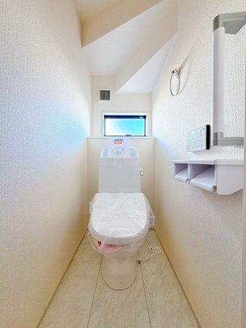 【トイレ】 | 渋川市行幸田　新築住宅 | 清潔感にあふれた空間と機能的な洗浄装置。毎日何度も使う場所だから快適に。便利に。