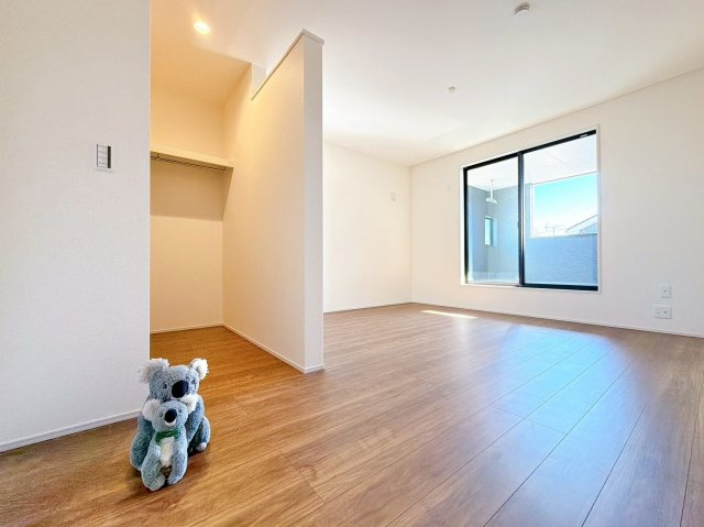 【洋室】 | 渋川市行幸田　新築住宅 | さまざまにカスタマイズしていただけるシンプルなデザインの内装。ご自身で素敵な空間を創り上げられます。