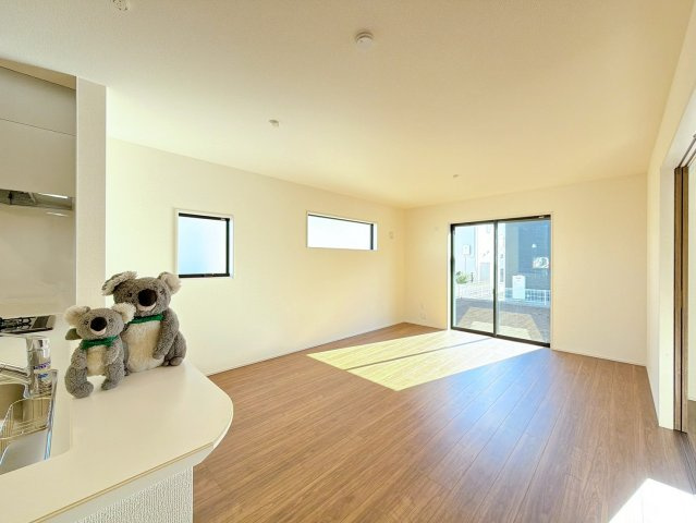 【居間・リビング】 | 渋川市行幸田　新築住宅 | 気がづけば家族が集まって楽しい会話と食事が始まる。皆で笑って過ごす幸せ溢れるリビング。