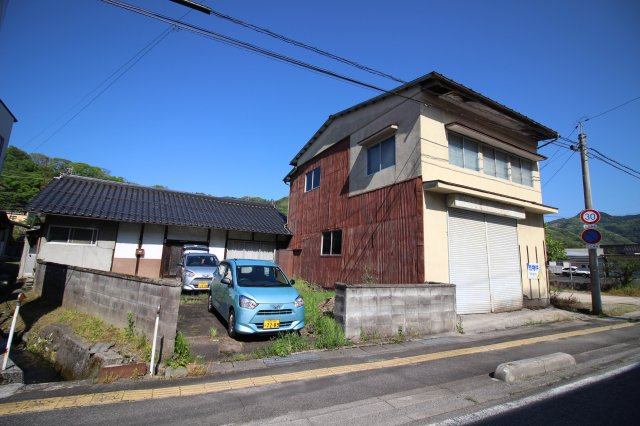 伯耆町溝口事業物件のその他|現状での引渡しとなります。倉庫兼住居。