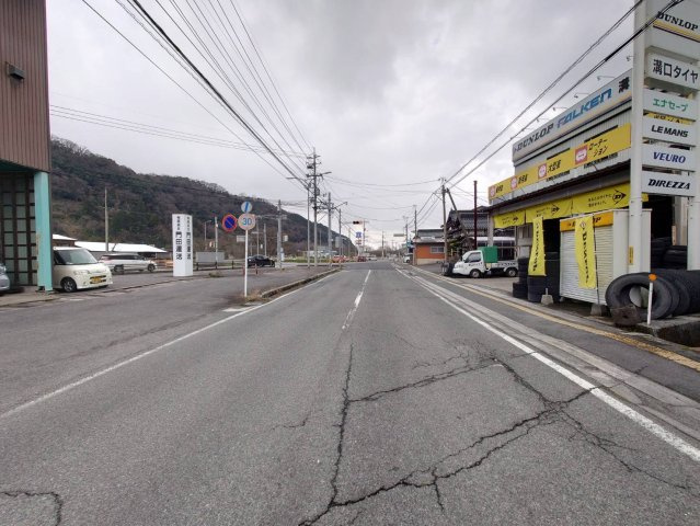 伯耆町溝口事業物件のその他|幅員4ｍある前面道路になります。