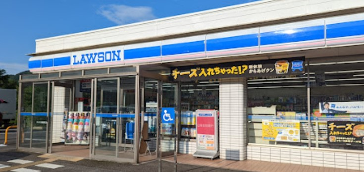 伯耆町溝口事業物件の周辺|徒歩約３分のところにローソンがあります。急なお買い物に便利。