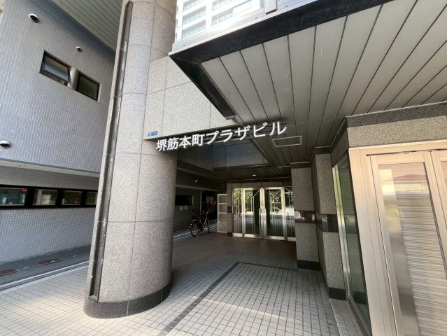 堺筋本町プラザビル　BRAVI不動産のエントランス