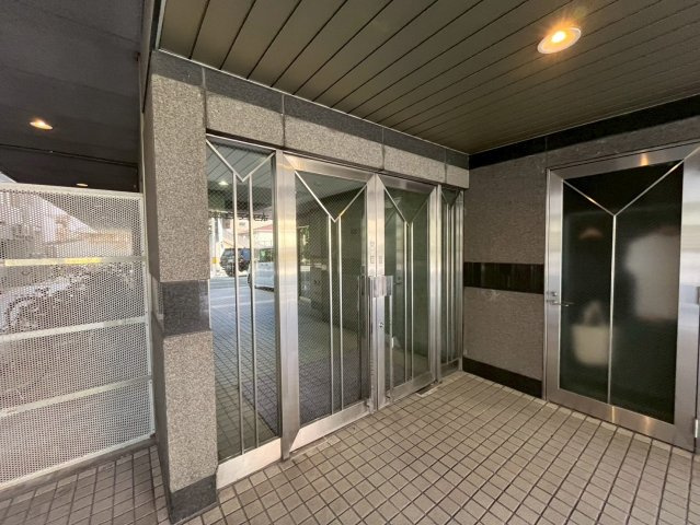 堺筋本町プラザビル　BRAVI不動産のエントランス