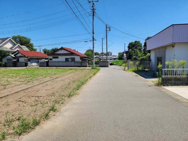 高崎市上並榎町売土地 A区画の前面道路含む現地写真