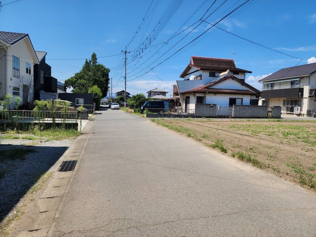 高崎市上並榎町売土地 A区画の前面道路含む現地写真