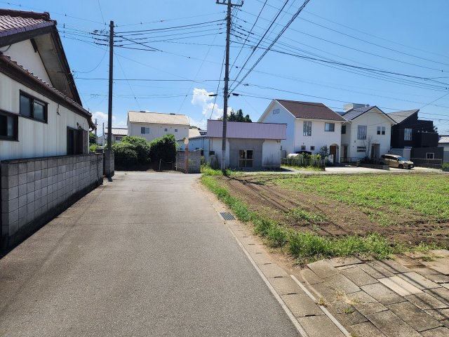 高崎市上並榎町売土地 A区画の前面道路含む現地写真