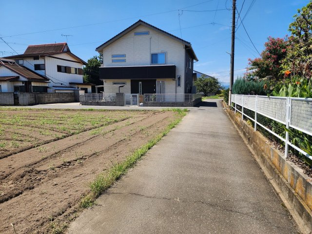 高崎市上並榎町売土地 A区画の前面道路含む現地写真