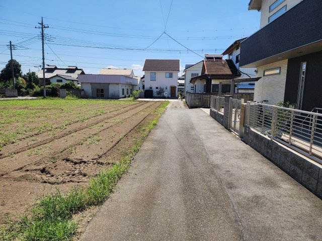 高崎市上並榎町売土地 A区画の前面道路含む現地写真