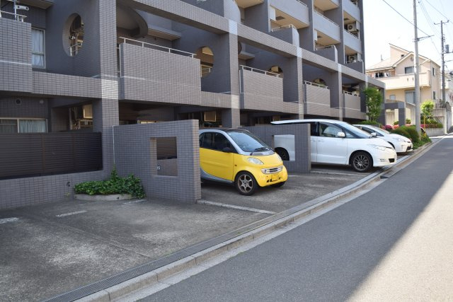 セントエルモ朝霞台の駐車場