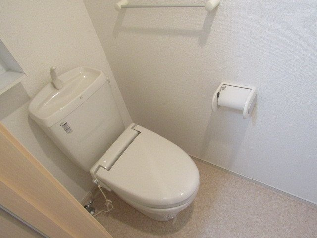 サンモールＢのトイレ|落ち着いた色調のトイレです