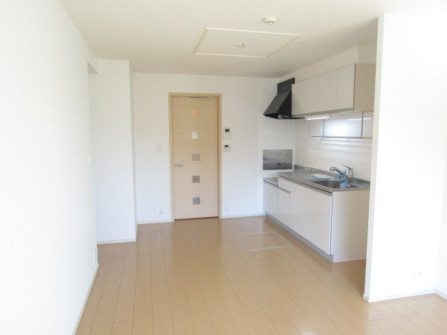 サンモールＢの内装|明るい色調の室内です